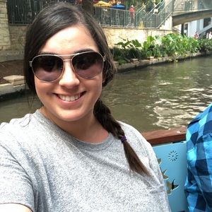 Meet your Posher, Ashley